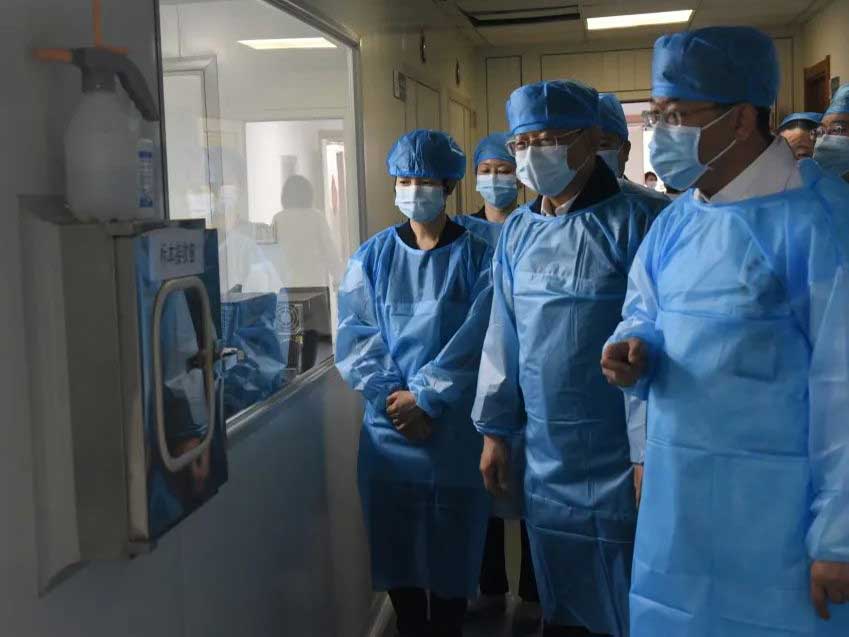 市人大常委會(huì)副主任任軍、姚彥林一行到我院視察疫情防控重點(diǎn)工作